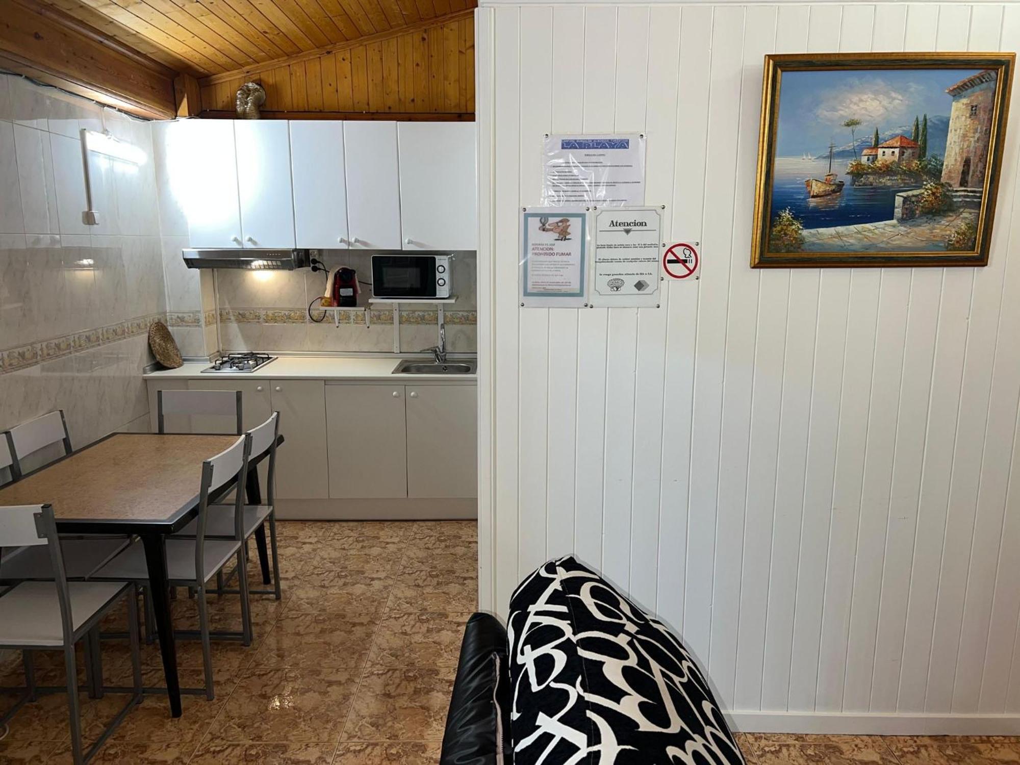 Bungalows & Albergue La Playa Логроньйо Екстер'єр фото
