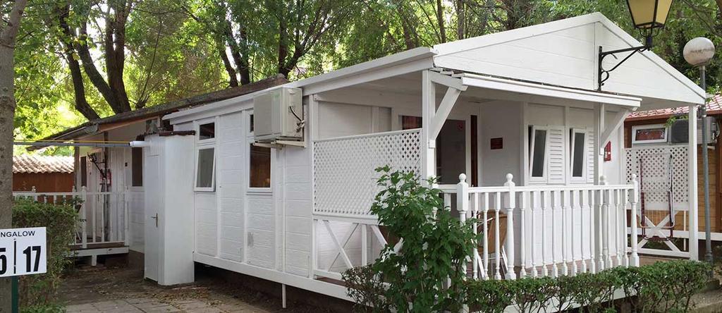 Bungalows & Albergue La Playa Логроньйо Екстер'єр фото