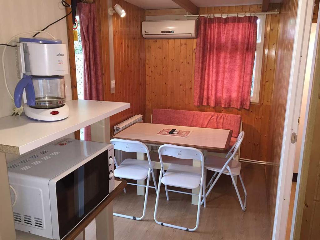 Bungalows & Albergue La Playa Логроньйо Екстер'єр фото