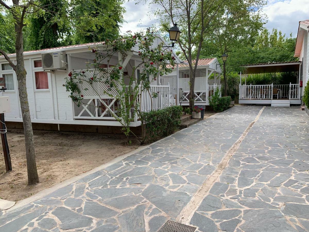 Bungalows & Albergue La Playa Логроньйо Екстер'єр фото
